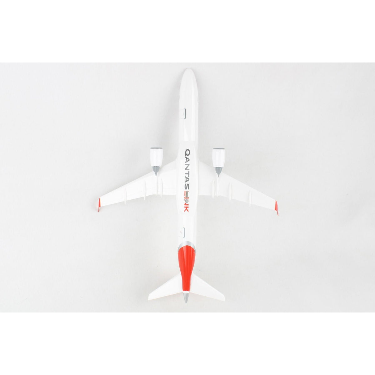 1/100 QANTAS E190