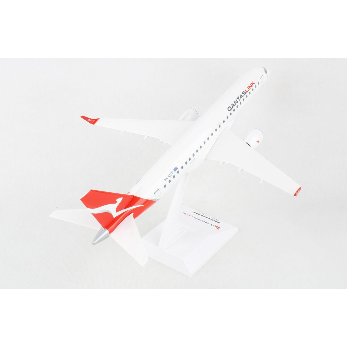 1/100 QANTAS E190