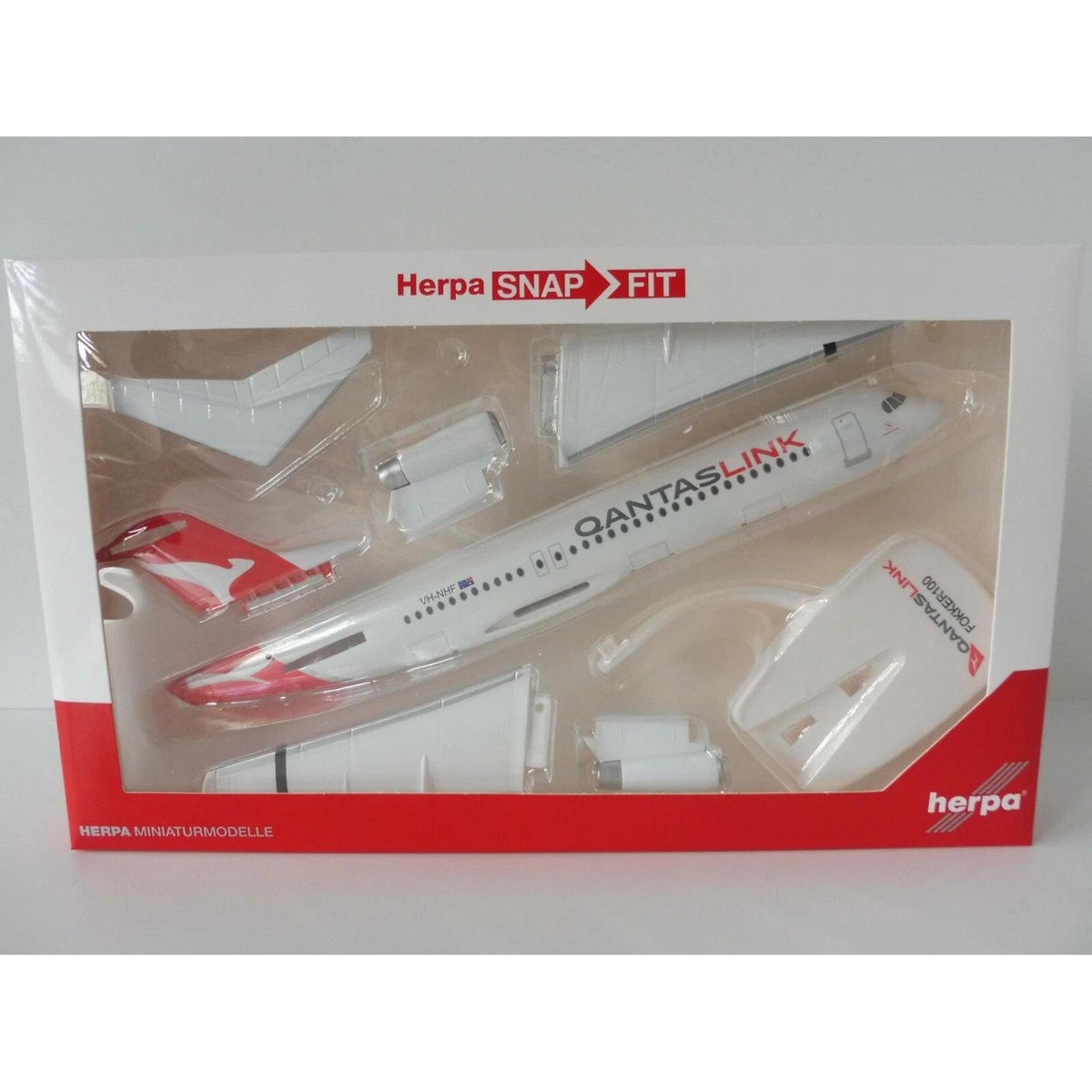 1/100 SNAP FIT QANTASLINK Fokker 100 VH-NHF