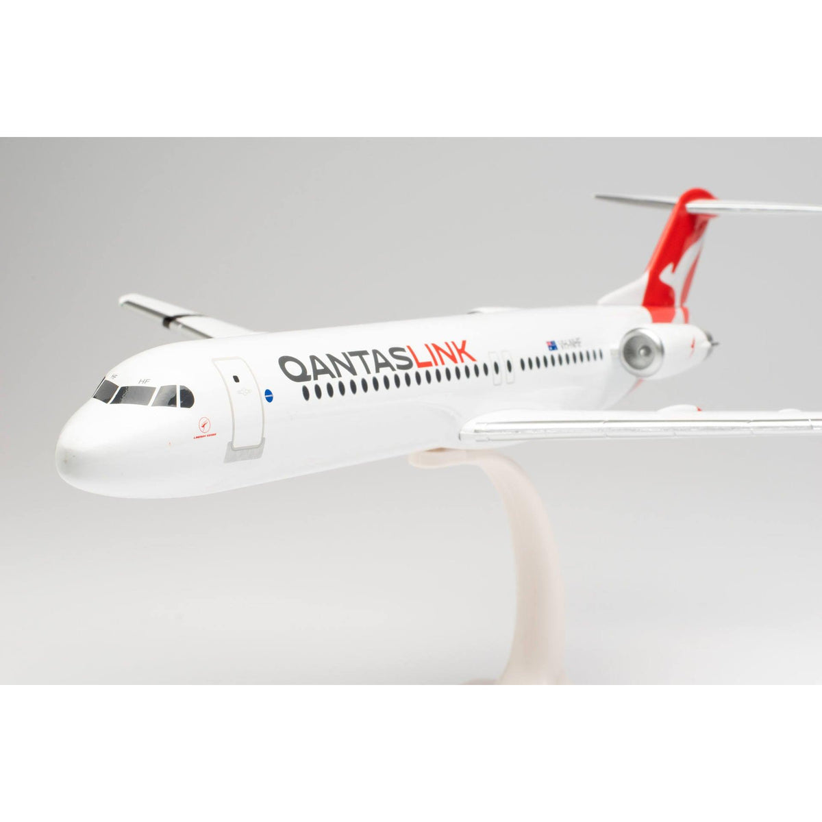 1/100 SNAP FIT QANTASLINK Fokker 100 VH-NHF