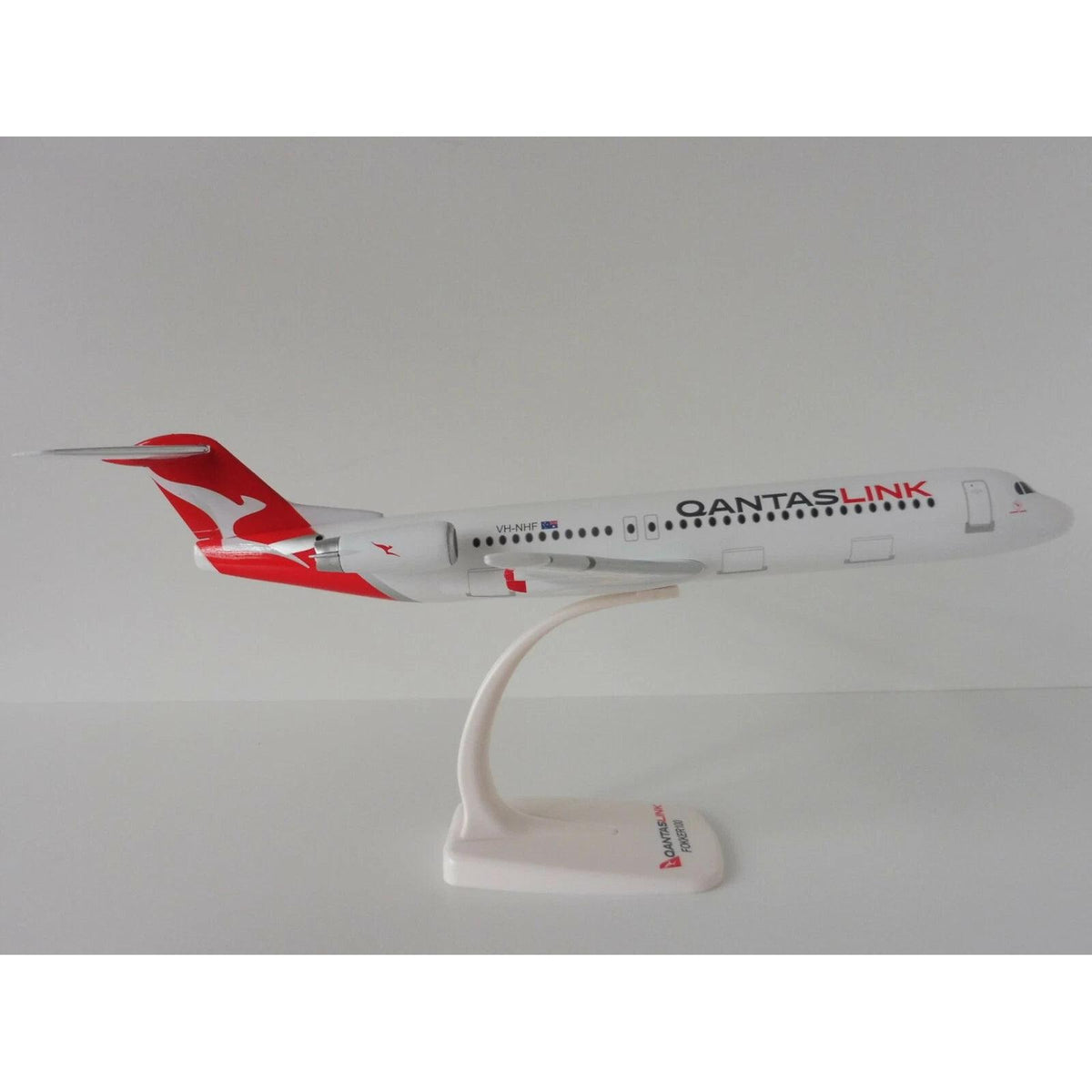 1/100 SNAP FIT QANTASLINK Fokker 100 VH-NHF