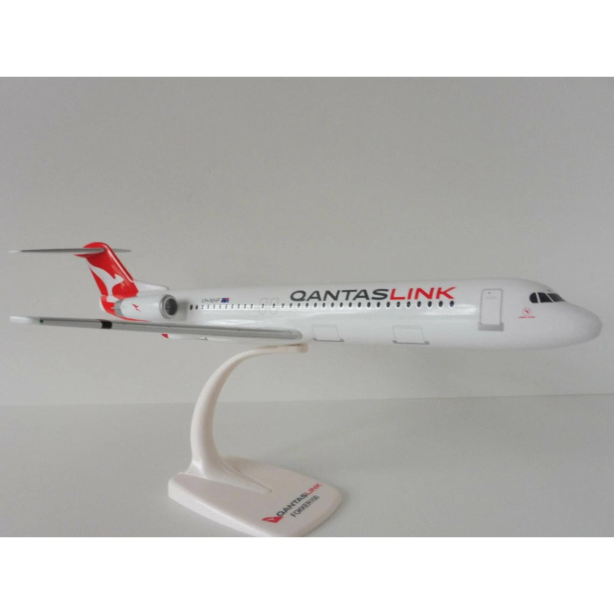 1/100 SNAP FIT QANTASLINK Fokker 100 VH-NHF