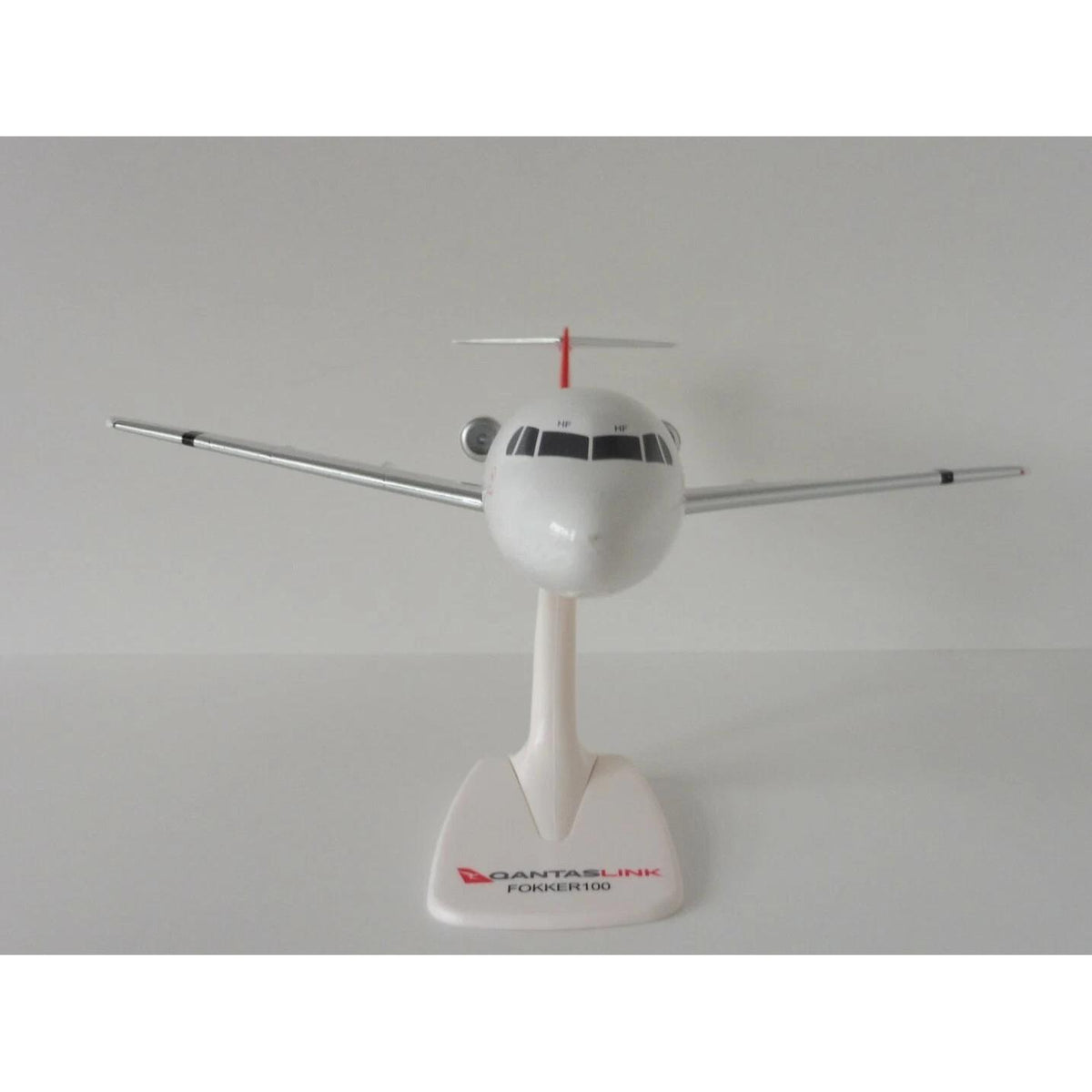 1/100 SNAP FIT QANTASLINK Fokker 100 VH-NHF