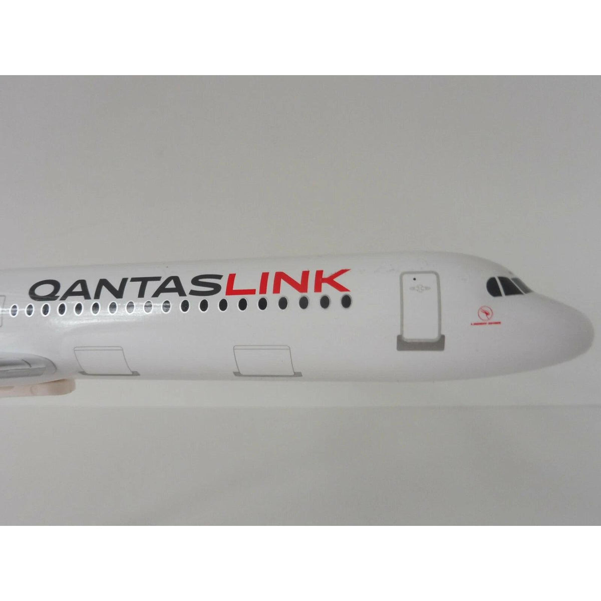 1/100 SNAP FIT QANTASLINK Fokker 100 VH-NHF
