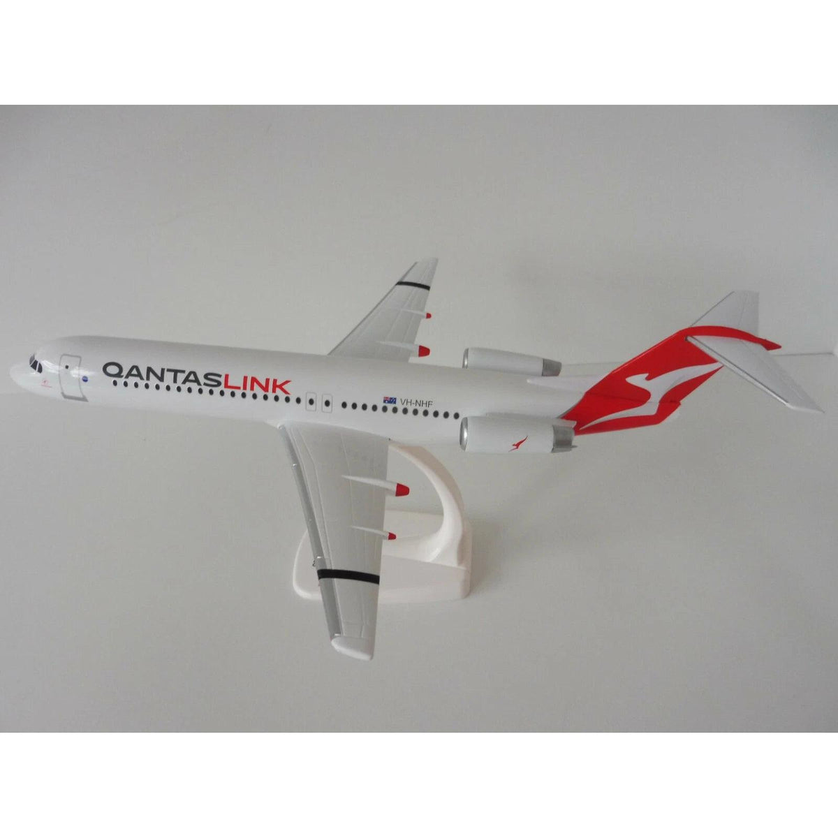 1/100 SNAP FIT QANTASLINK Fokker 100 VH-NHF