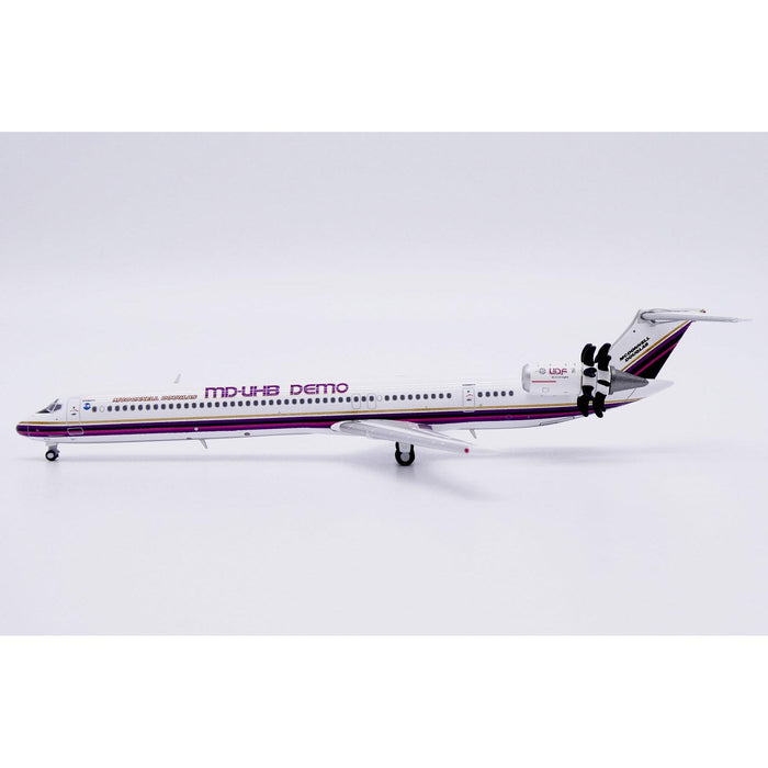 1/400 McDonnell Douglas House Color MD-81 Fantasy Reg: N980DC with Antenna