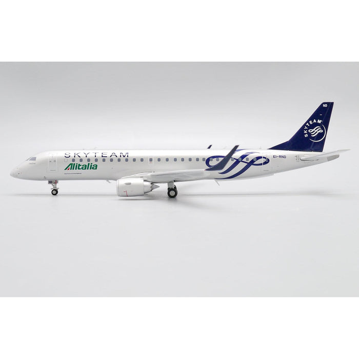 1/200 Alitalia Embraer ERJ-190STD "Skyteam" Reg: EI-RND with Stand