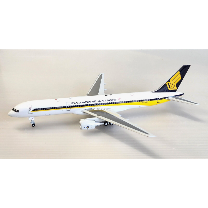 1/200 Singapore Airlines Boeing 757-200 9V-SGM