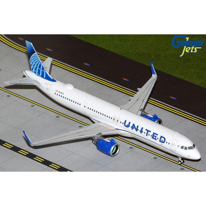 1/200 United A321neo N14502 (Upgradedd Stand)