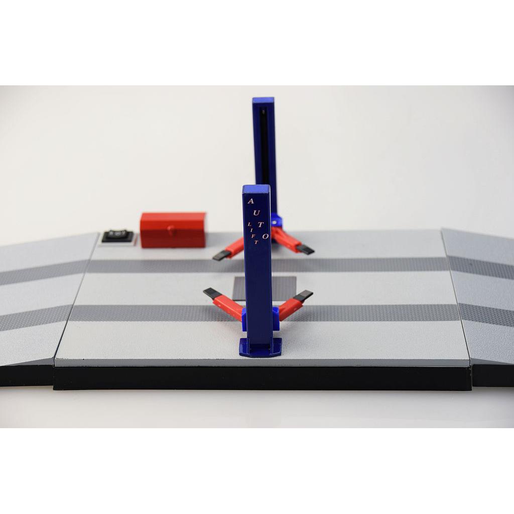 1/24 2 Post Hoist (Battery Operated)