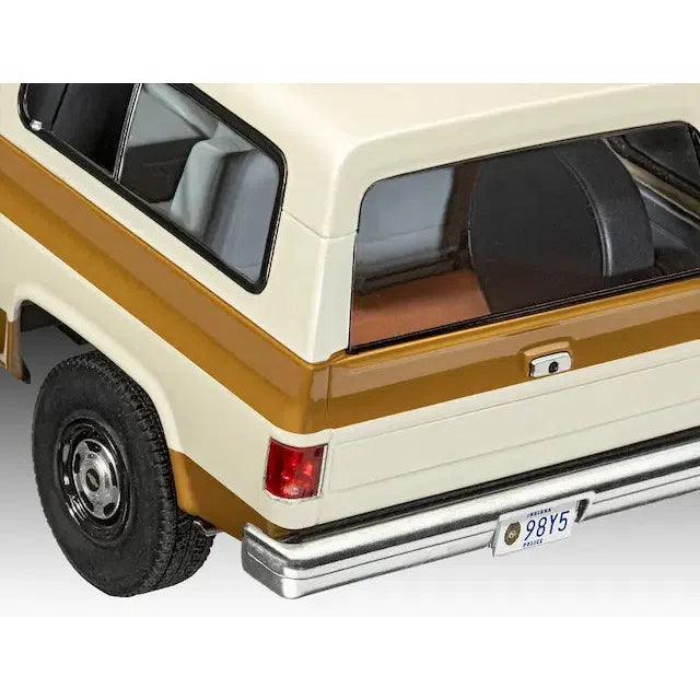 1/25 1985 Chevrolet K5 Blazer: Stranger Things Model Kit