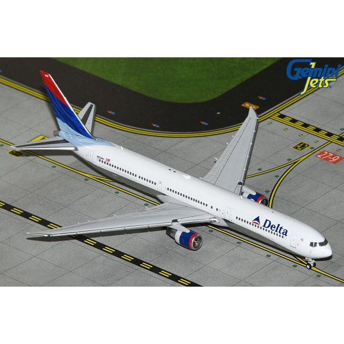 1/400 B767-400ER Delta N829MH Colors In Motion livery