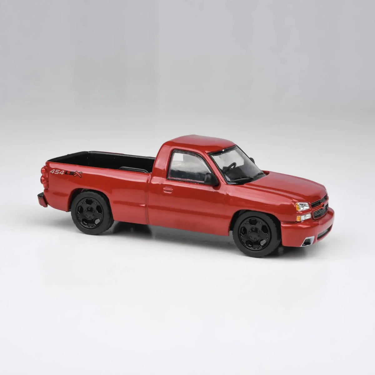 1/64 2006 Chevrolet Silverado Single Cab Victory Red