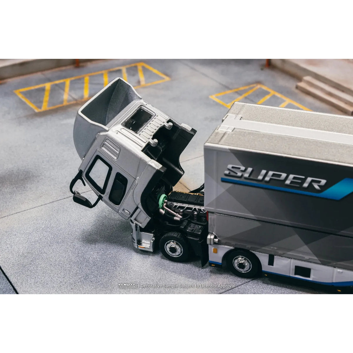1/64 Mitsubishi Fuso Super Great