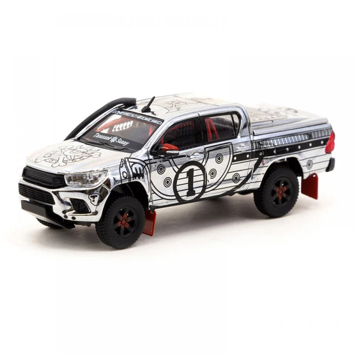 1/64 Toyota Hilux Thousand Sunny with Metal Oil Can