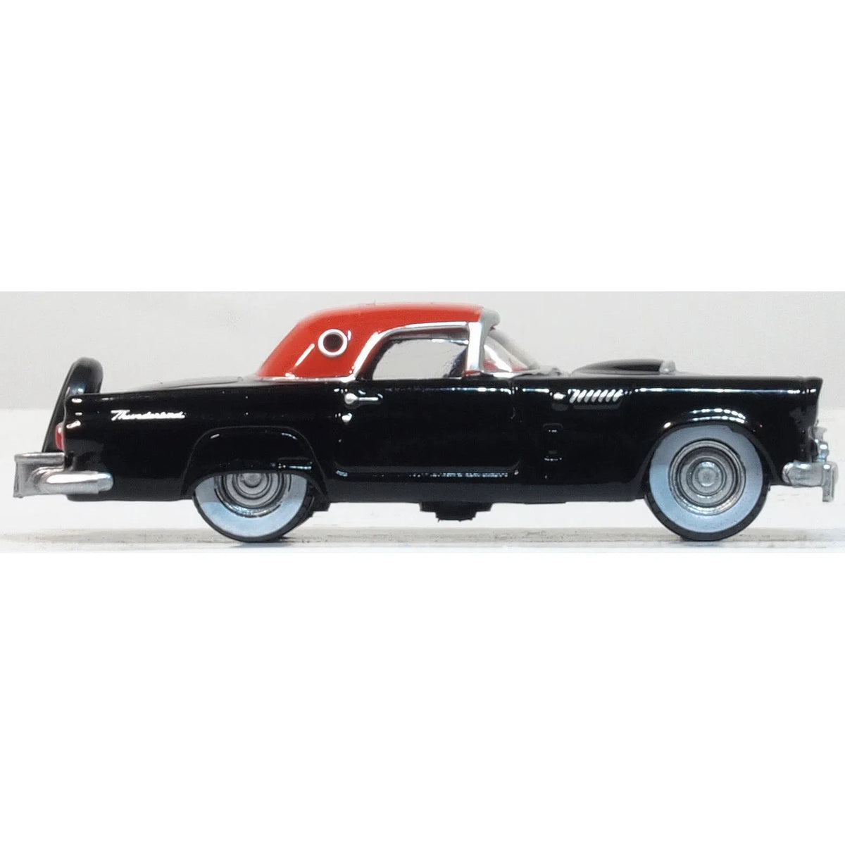 1/87 Ford Thunderbird Raven Black/Fiesta Red 1956