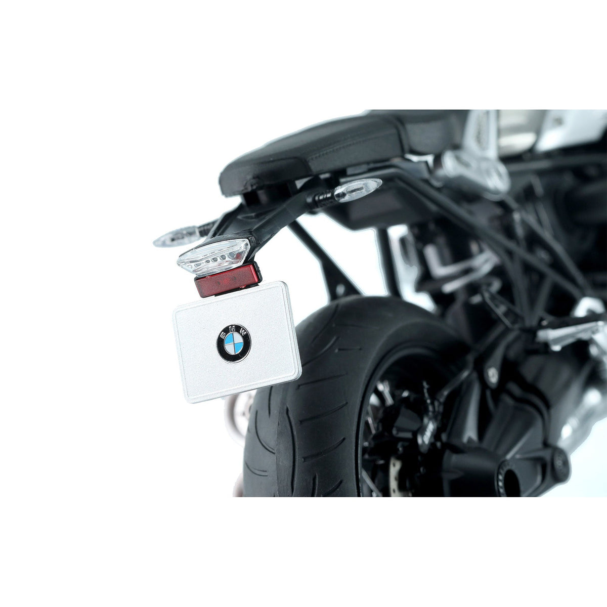 1/9 BMW R nineT (Pre-Coloured Edition) Plastic Model Kit_10