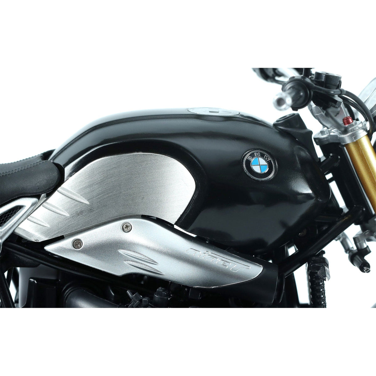 1/9 BMW R nineT (Pre-Coloured Edition) Plastic Model Kit_5
