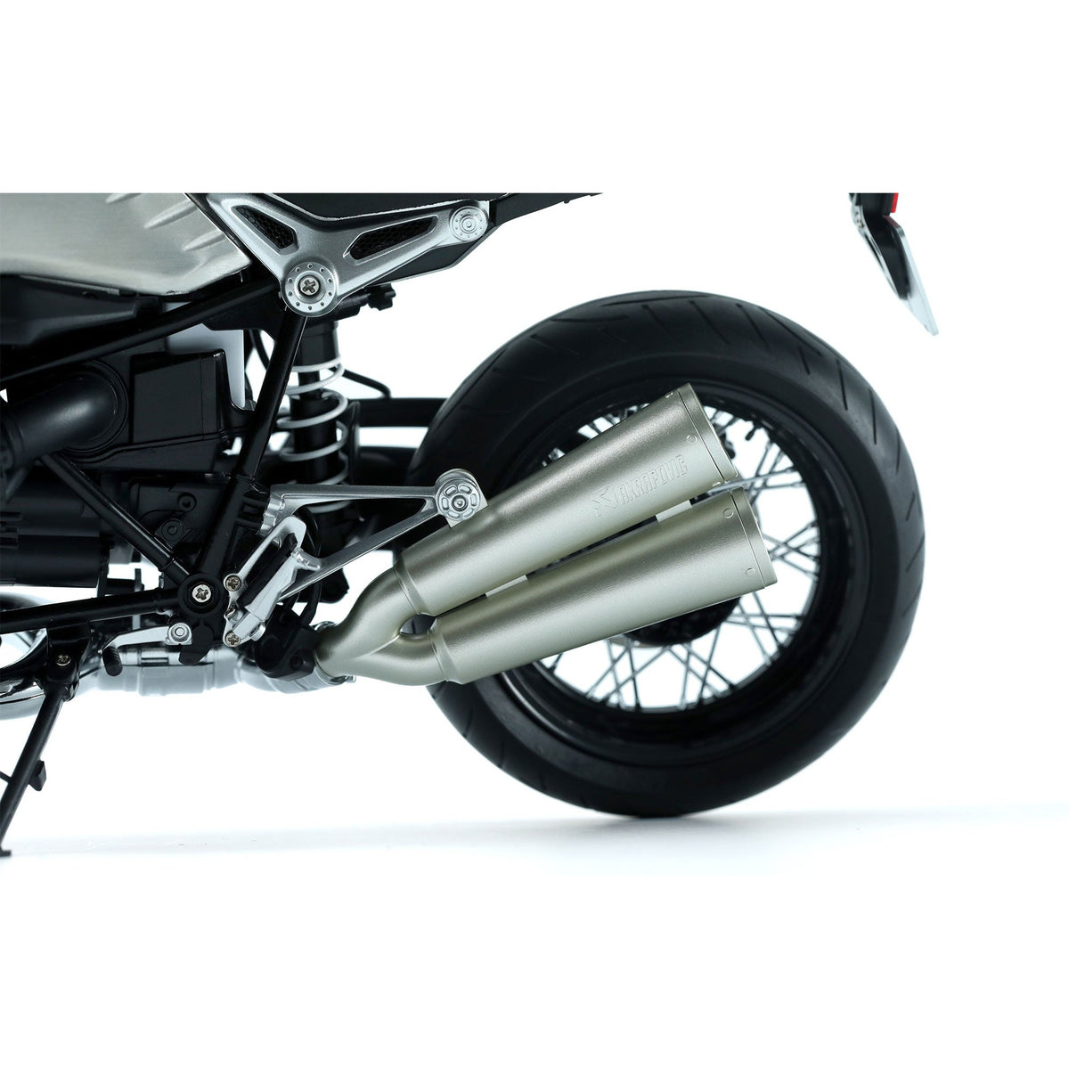 1/9 BMW R nineT (Pre-Coloured Edition) Plastic Model Kit_9