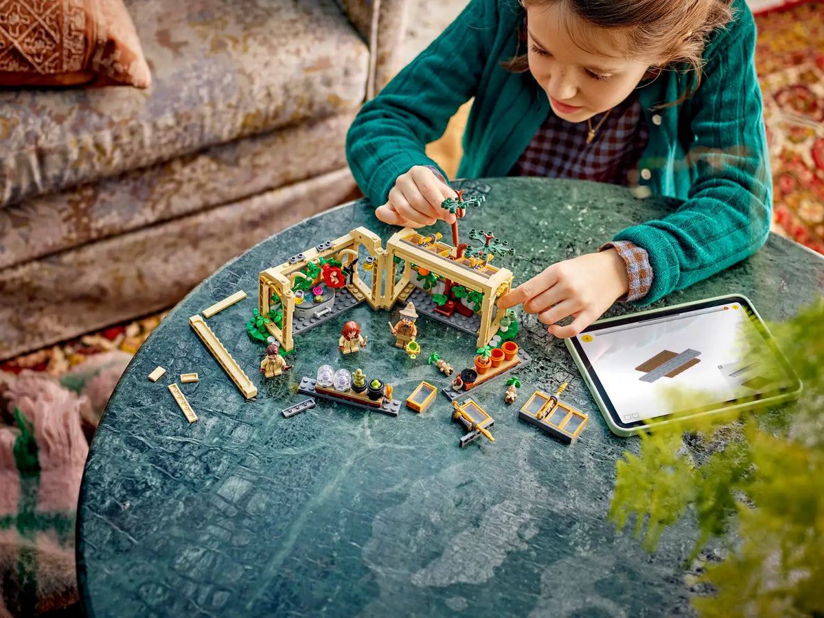 HARRY POTTER - Hogwarts Castle: Herbology Class