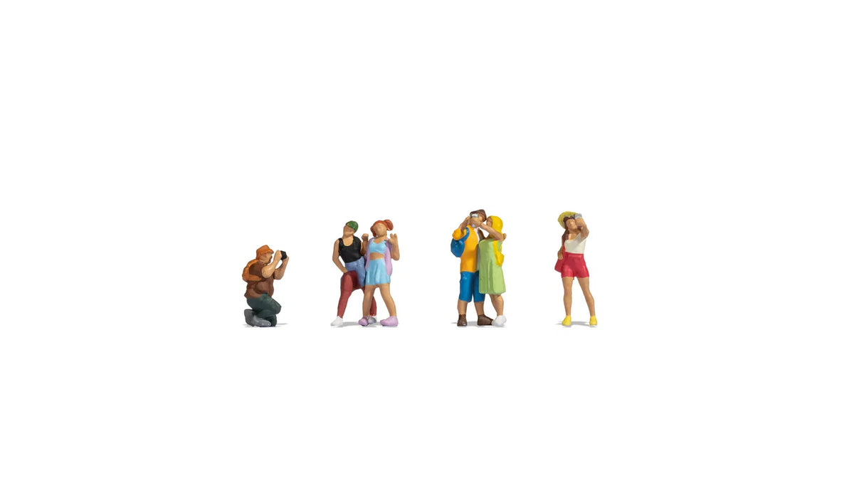 HO Tourists (6 Figures)