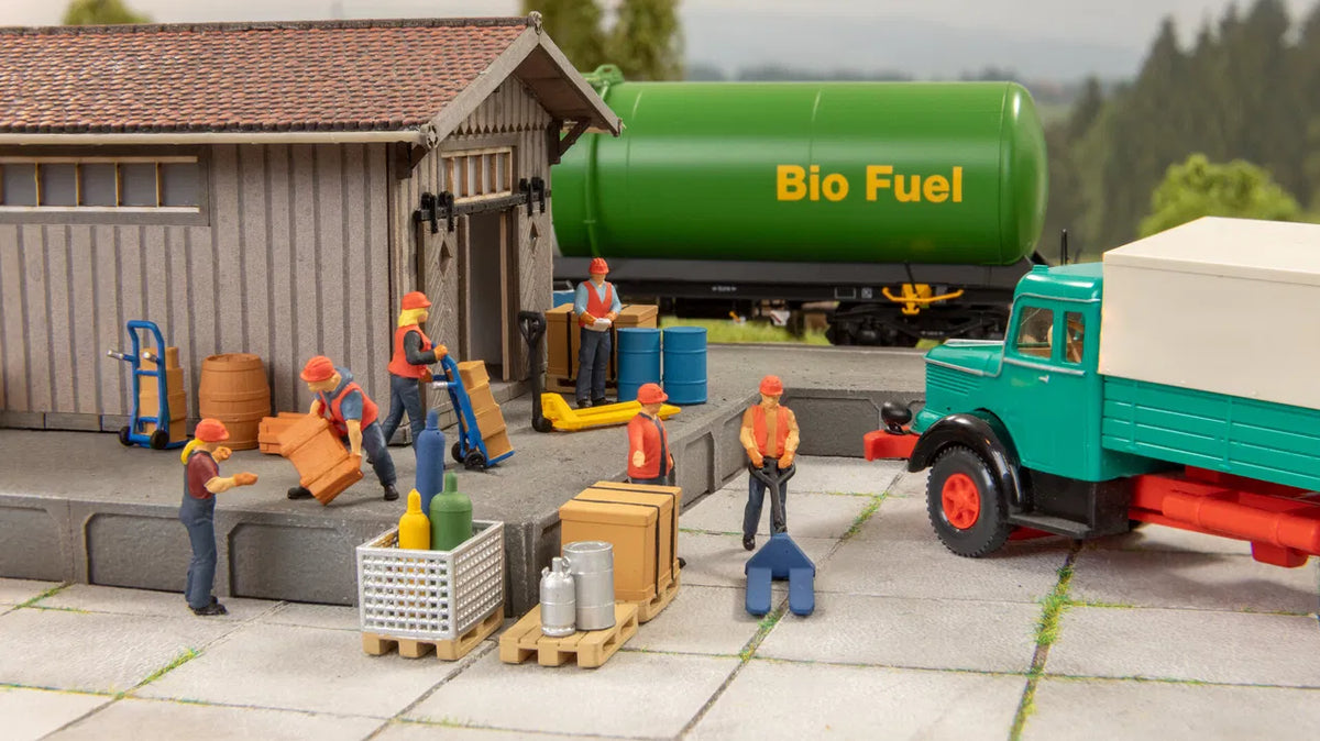 HO Themed Figures Set "Loading Goods"