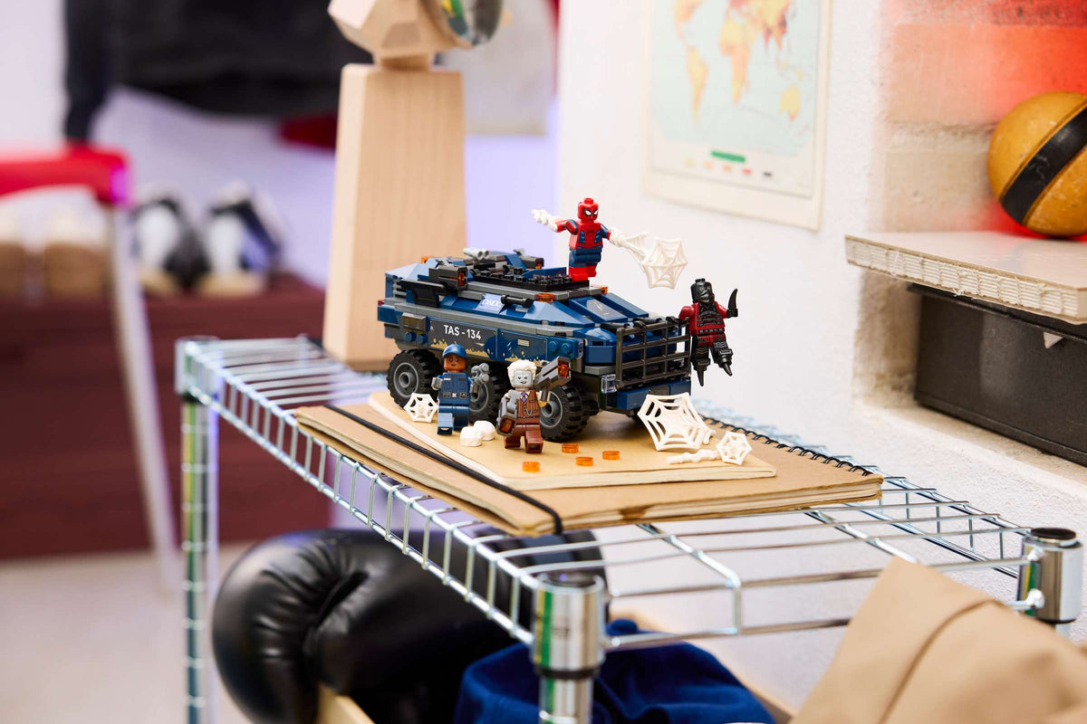 MARVEL - Spider-Man Prison Transport Chase