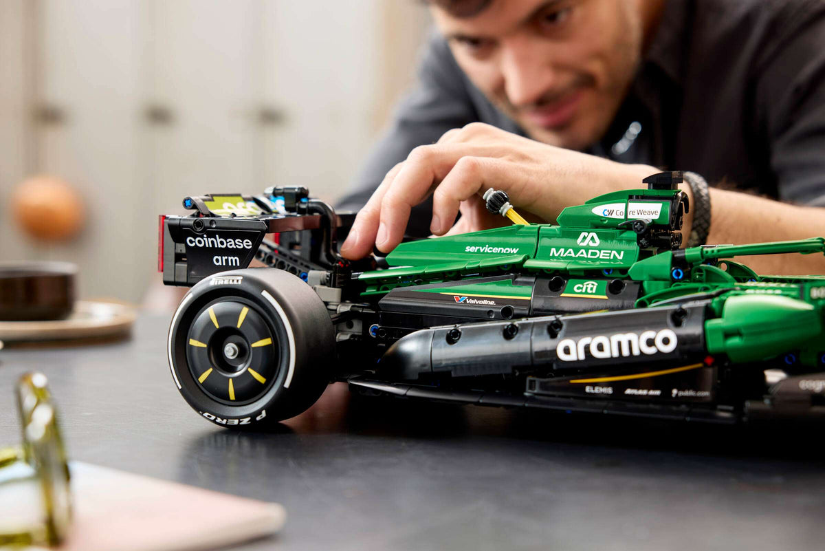 TECHNIC - Aston Martin Aramco AMR25 F1 Car