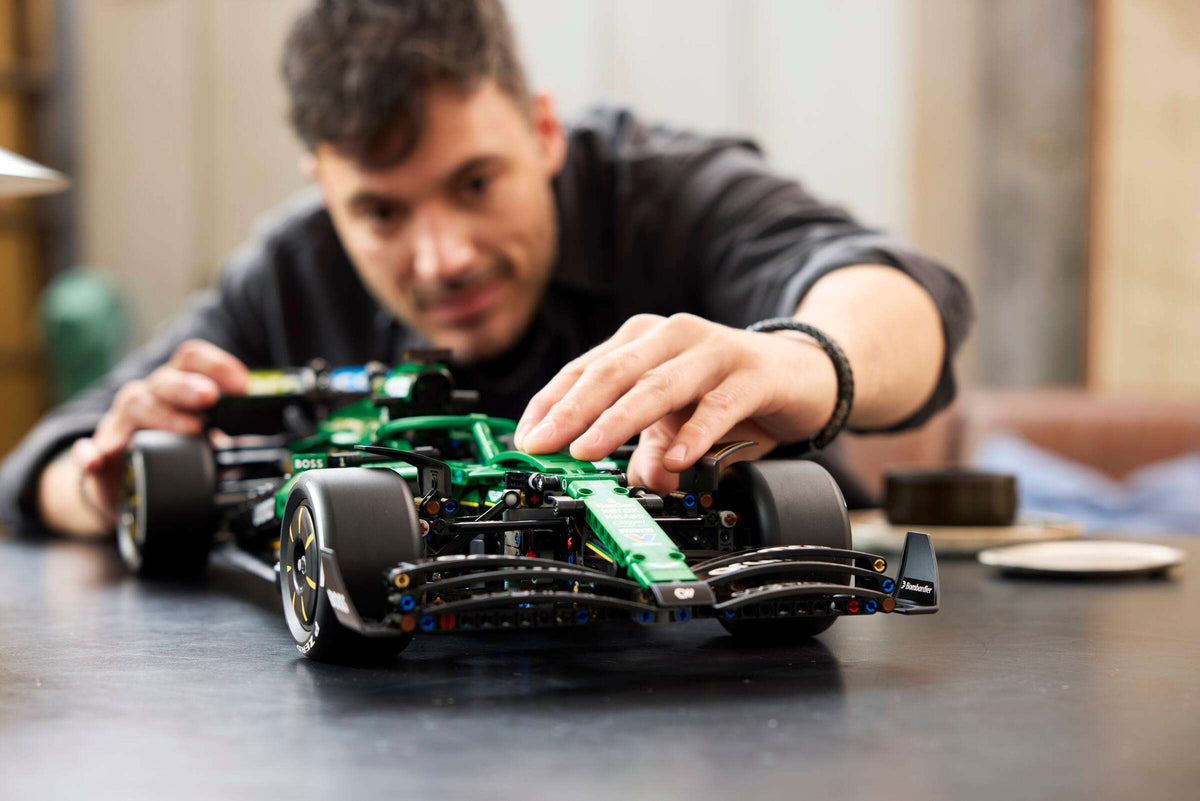 TECHNIC - Aston Martin Aramco AMR25 F1 Car