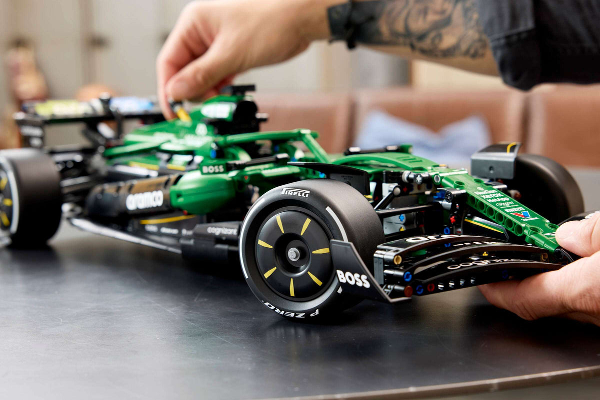 TECHNIC - Aston Martin Aramco AMR25 F1 Car