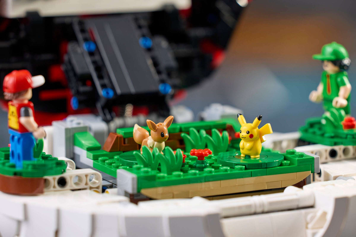 POKEMON - Iconic Trainer Moments Poké Ball