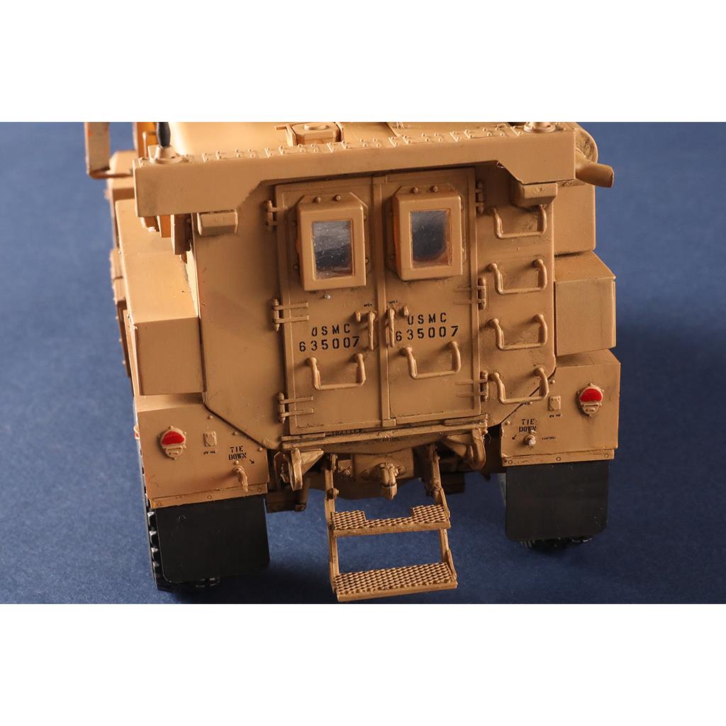 1/35 Cougar 4x4 MRAP Model Kit
