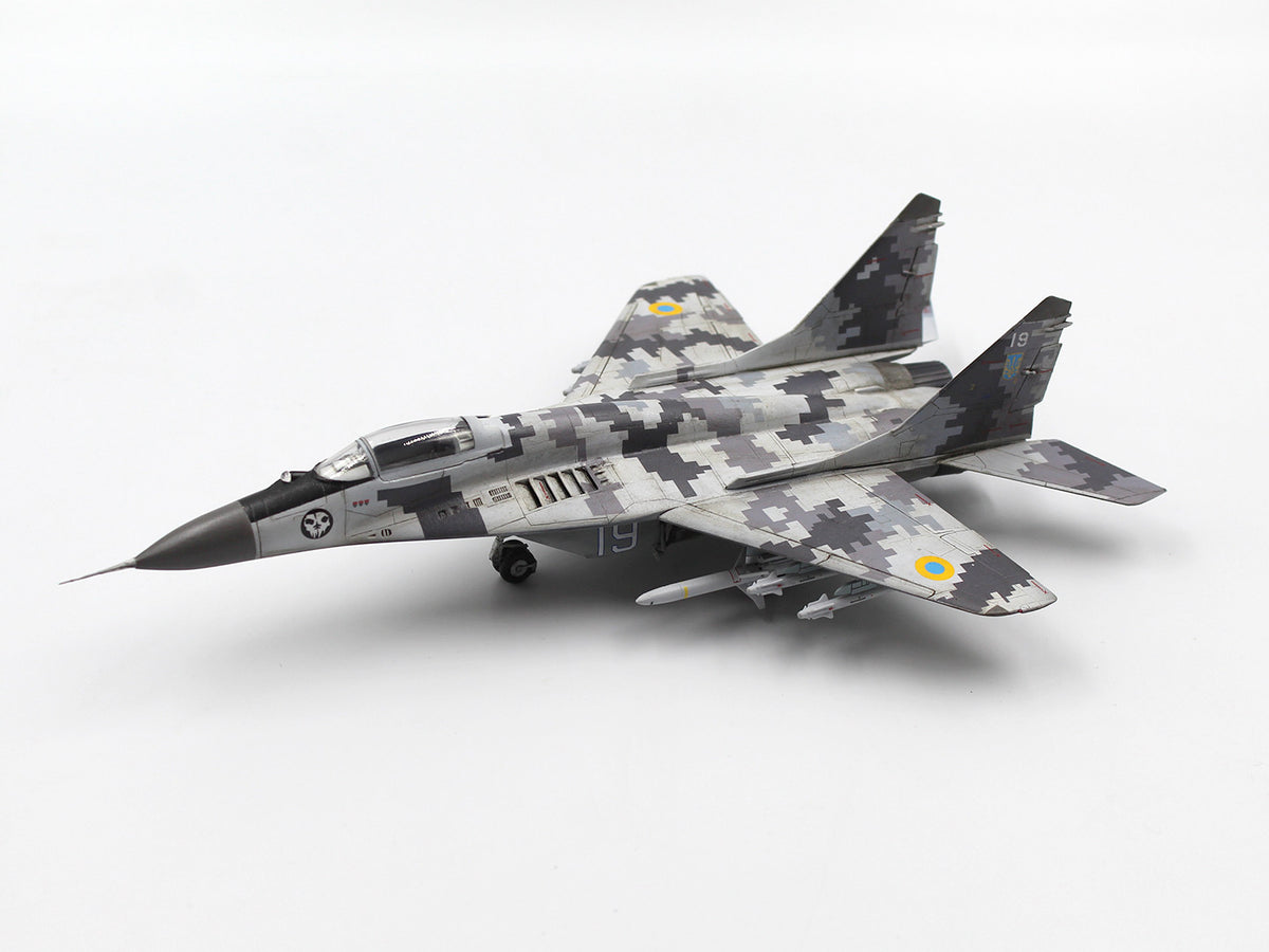 1/72 Radar Hunter MiG-29 '9-13' Ukrainian Fighter with HARM Missiles