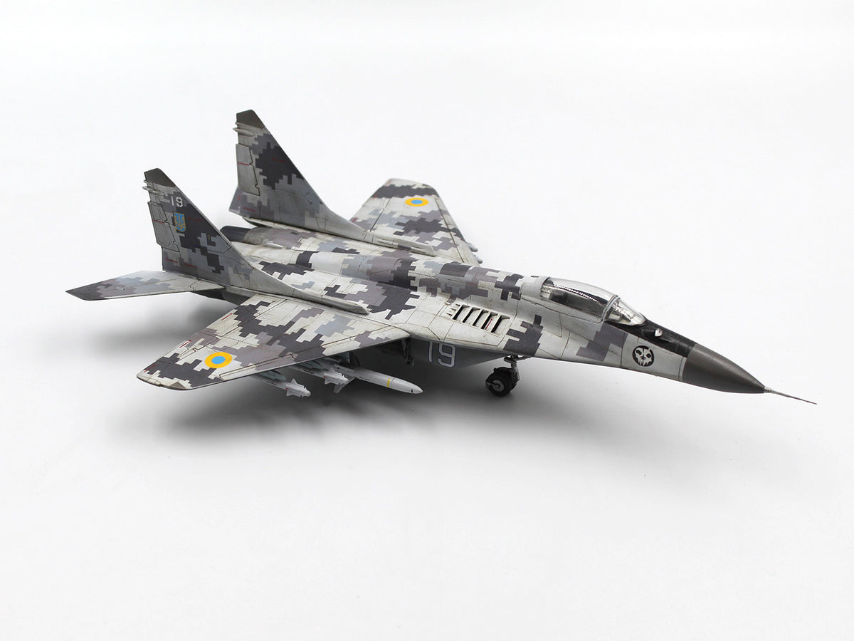 1/72 Radar Hunter MiG-29 '9-13' Ukrainian Fighter with HARM Missiles