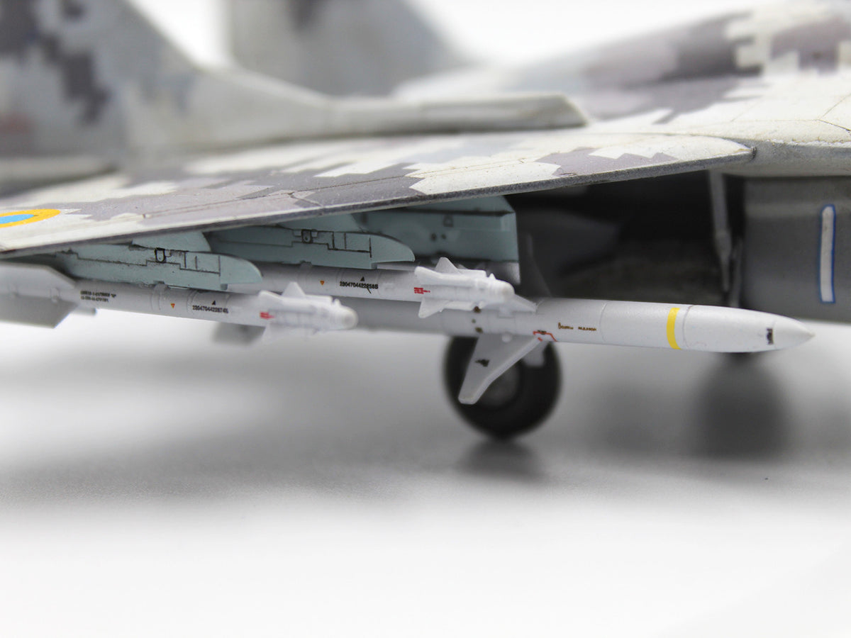 1/72 Radar Hunter MiG-29 '9-13' Ukrainian Fighter with HARM Missiles