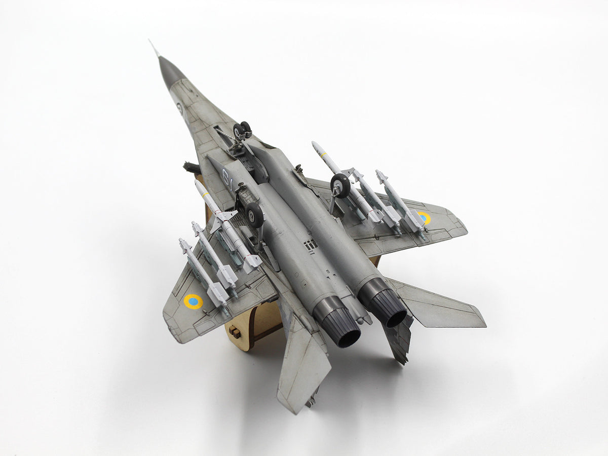 1/72 Radar Hunter MiG-29 '9-13' Ukrainian Fighter with HARM Missiles