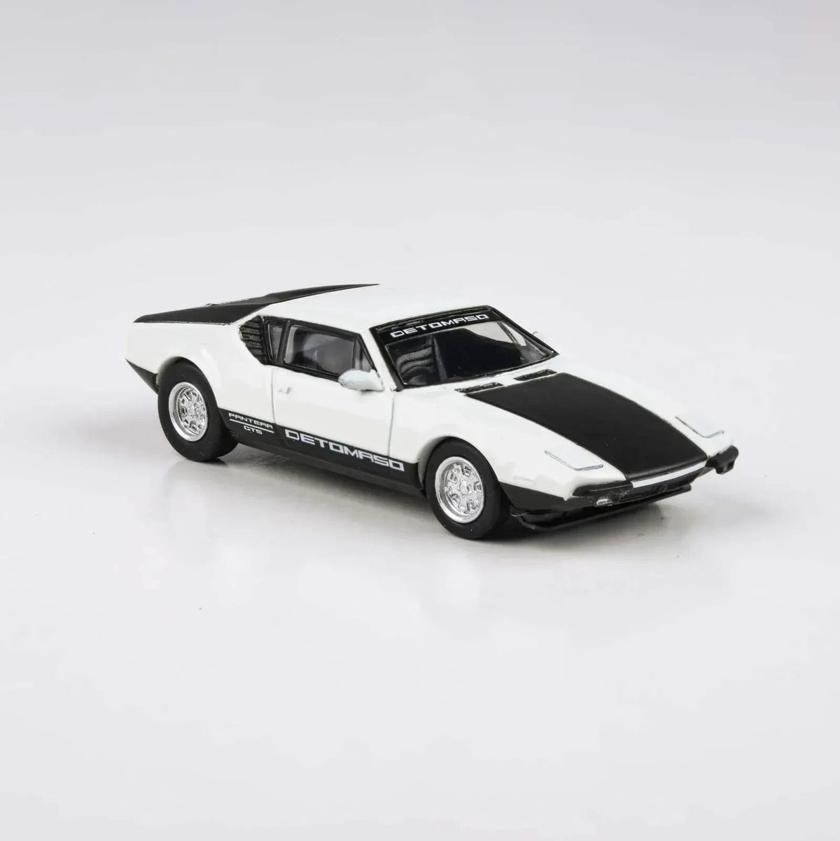 1/64 1972 De Tomaso Pantera White / Black