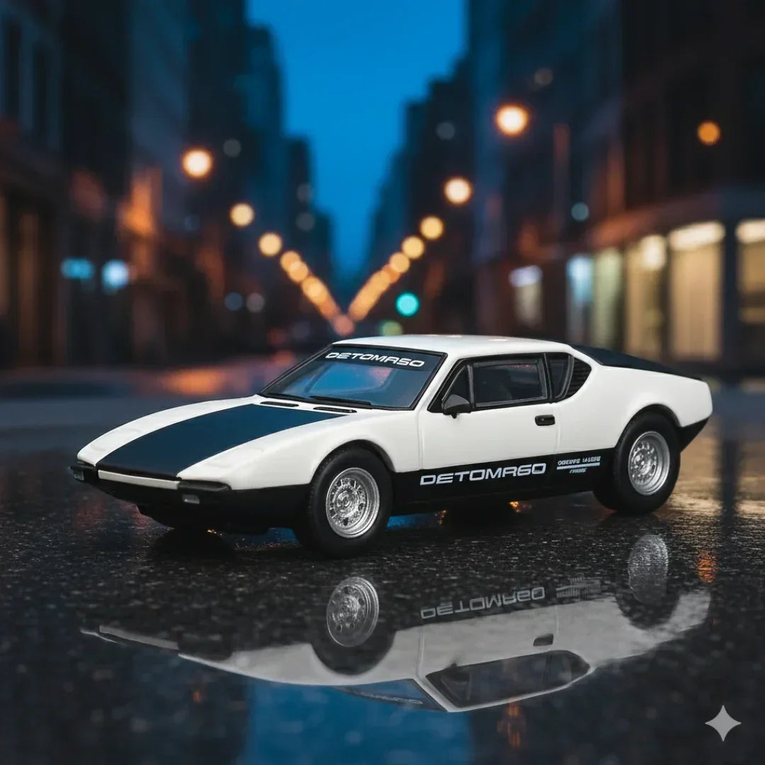 1/64 1972 De Tomaso Pantera White / Black