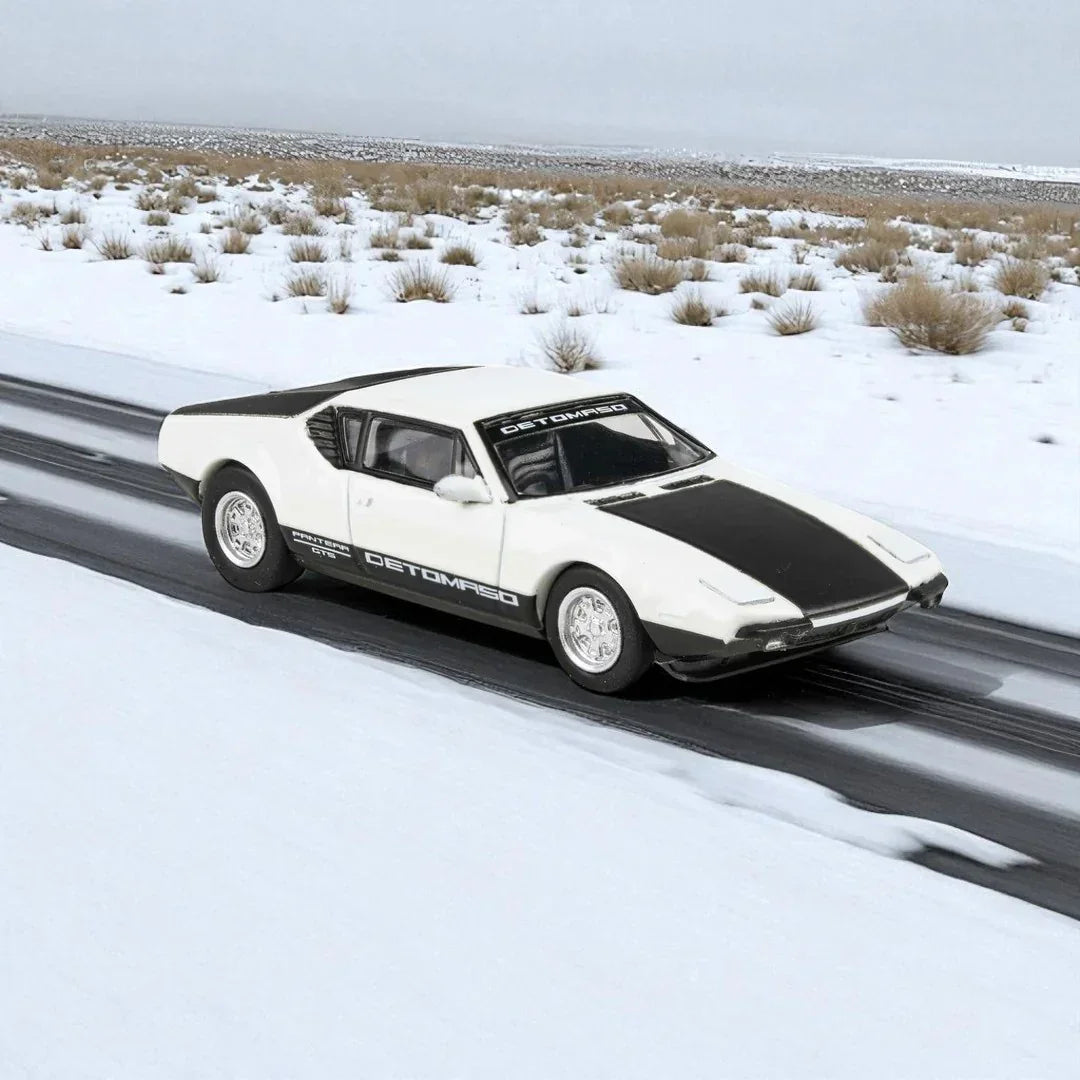 1/64 1972 De Tomaso Pantera White / Black
