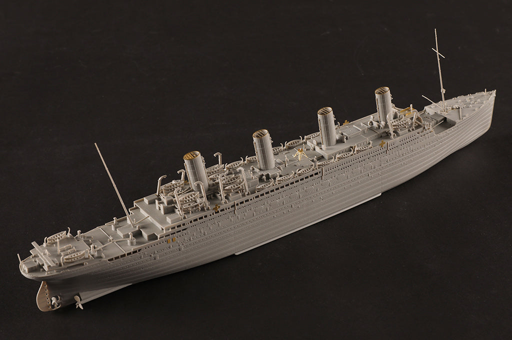 1/700 Britanic Plastic Model Kit