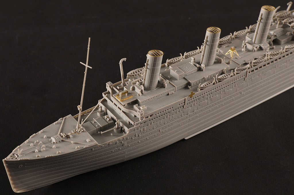 1/700 Britanic Plastic Model Kit