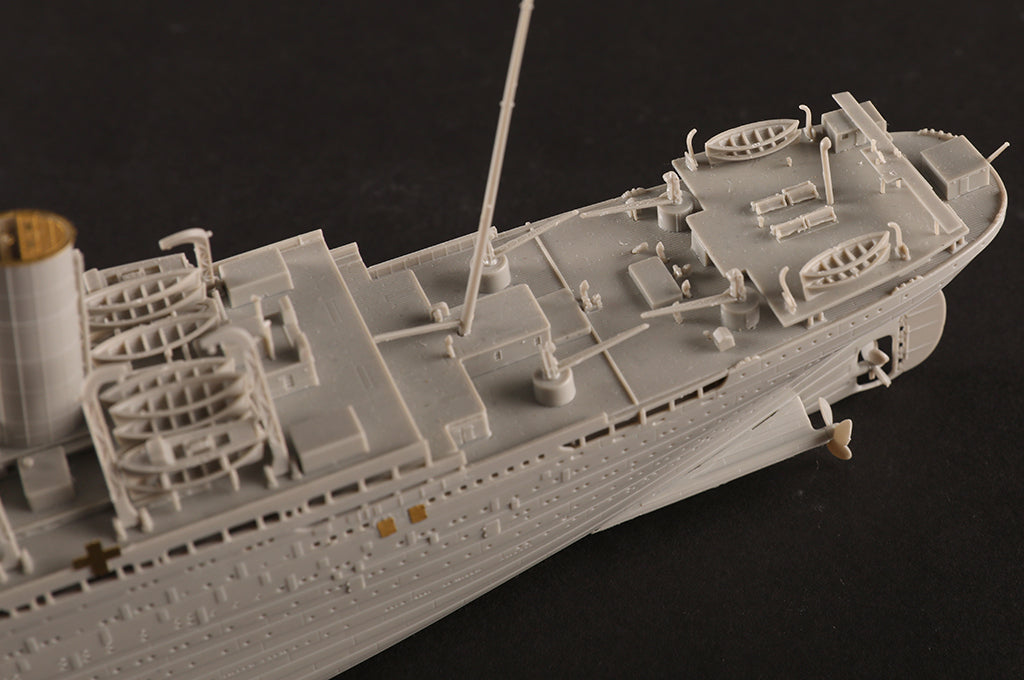 1/700 Britanic Plastic Model Kit