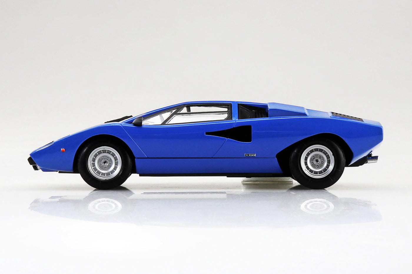 1/32 SNAP Lamborghini Countach LP400 (Blue)