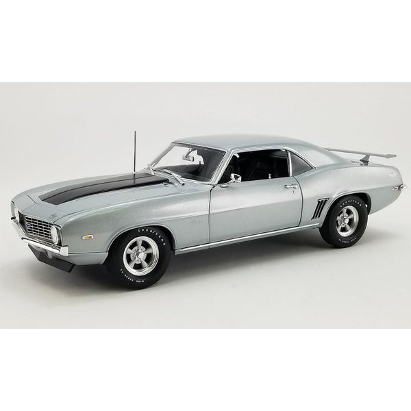 1/18 1969 Chevrolet COPO Camaro - Cortez Silver