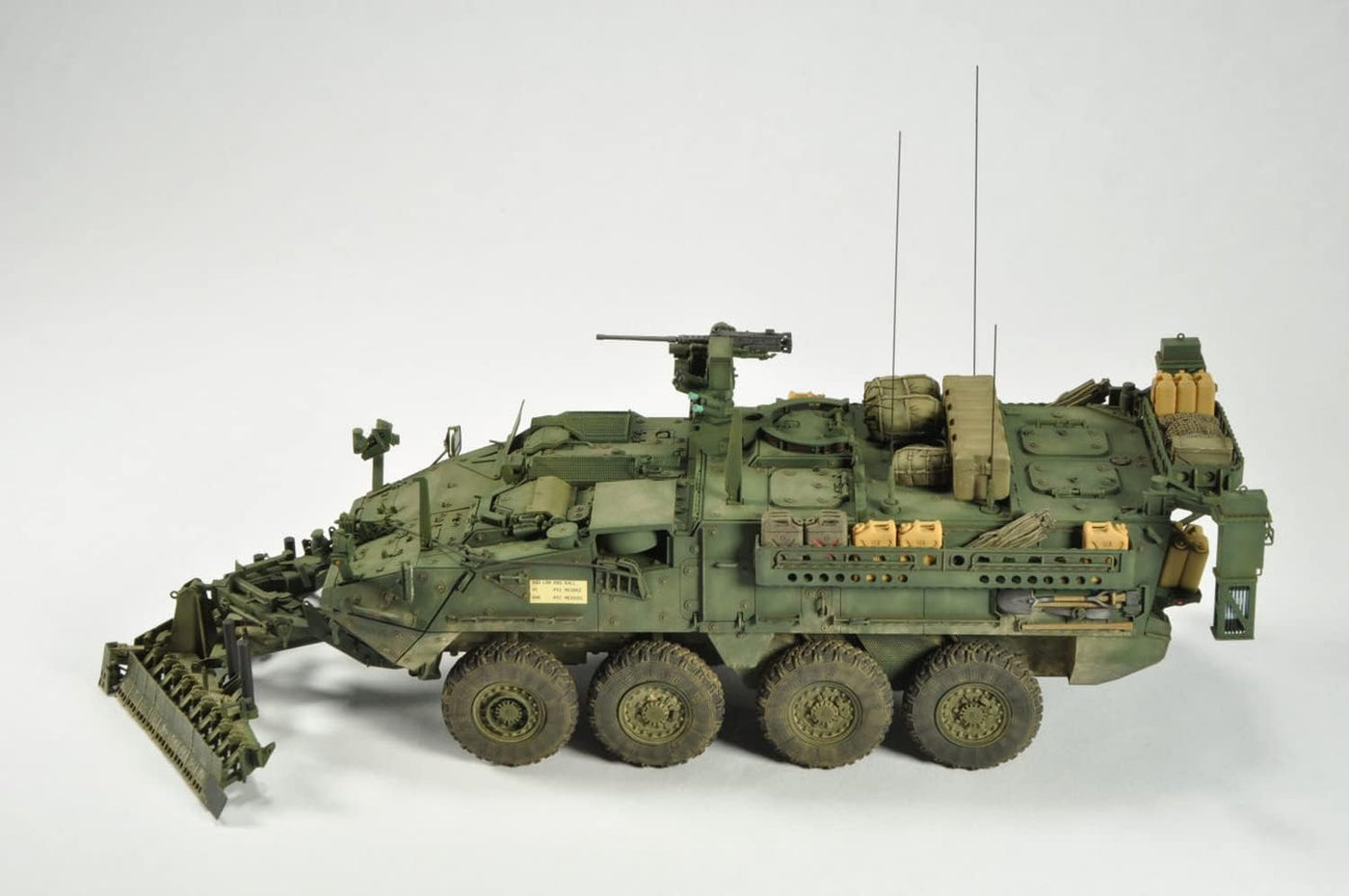1/35 Stryker M1132 Engineer Squad Vehicle SMP Plastic Model Kit_2