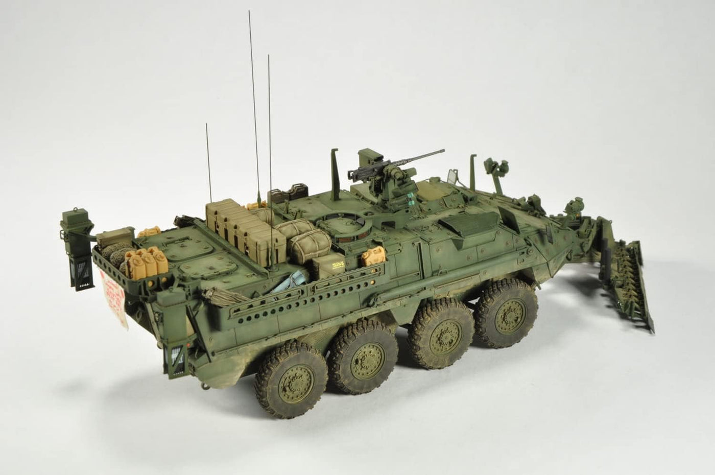 1/35 Stryker M1132 Engineer Squad Vehicle SMP Plastic Model Kit_4