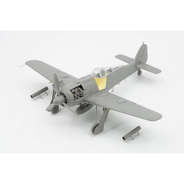 1/35 Focke-Wulf FW-190A-8 Plastic Model Kit