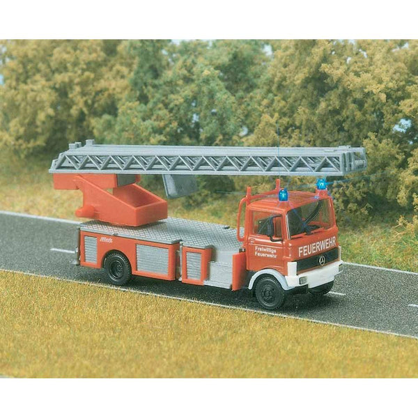 HO Fire Engine with Alternating Lights