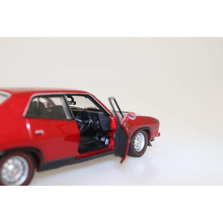 image5_1/32 Red XB GT Ford 4-Door