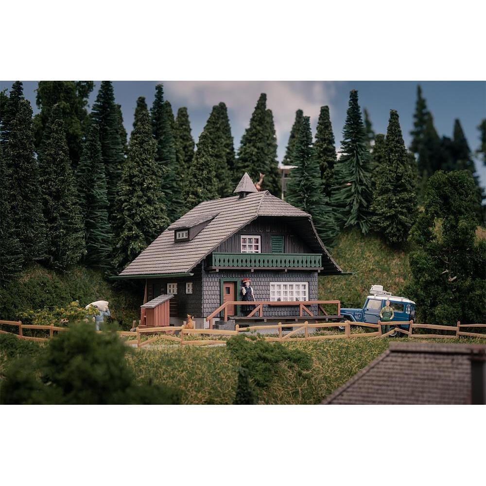 HO Anniversary Model Black Forest House with Figure (2606)